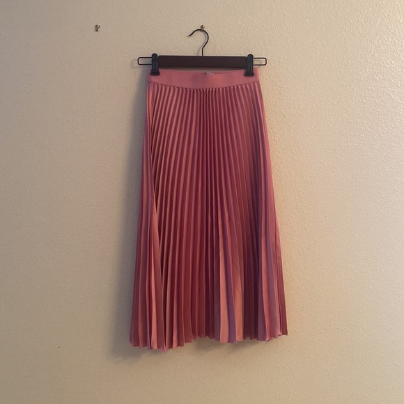 H&M Pink Pleated Skirt - Picture 2 of 3